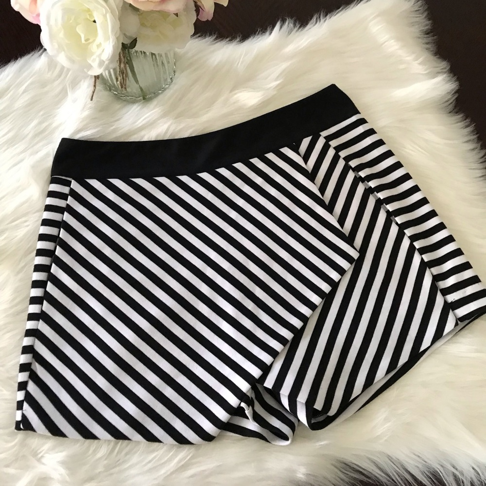 XOXO Black and white striped skort